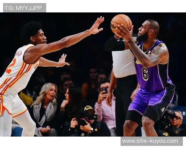 詹姆斯生涯总助攻数达13744次距离超越保罗仅差42次