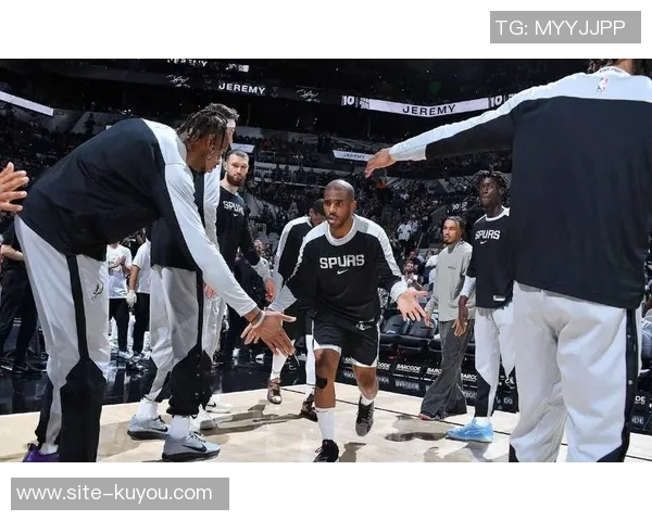 马刺对阵开拓者文班因膝盖伤势缺席赛季第14场比赛 马刺对阵开拓者文班因膝盖伤势缺席赛季第14场比赛