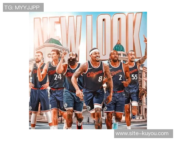 快船训练营首日盛况：灯泡组合同框小卡与比尔携手出击